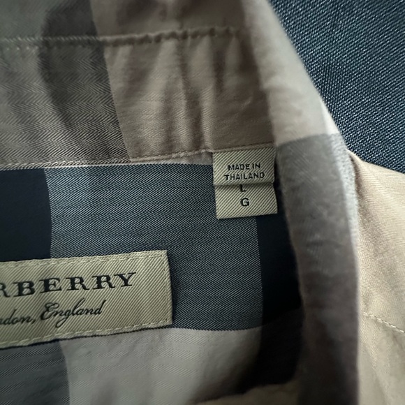 SOLD Classic Burberry Shirt Size L - Picture 3 of 10